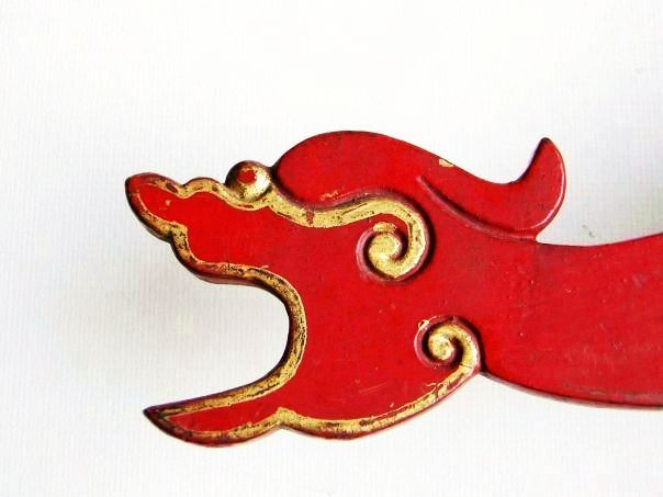 Lacquered curtain stick in the shape of a fish dragon - (6374)